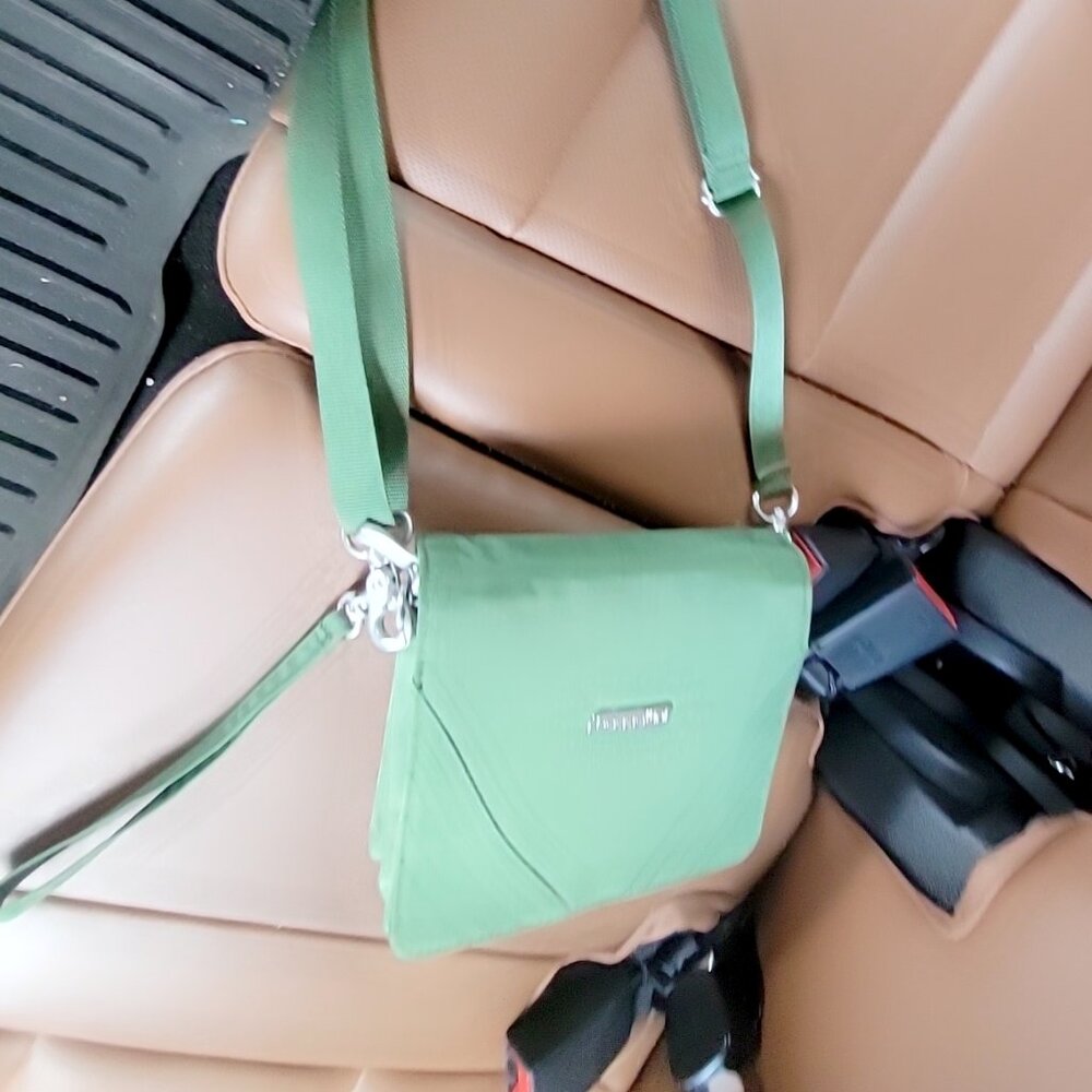 Crossbody purse